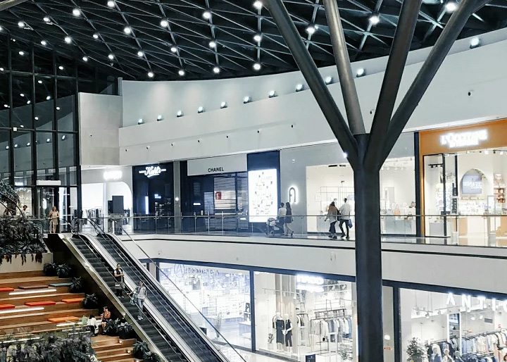 What can 2,000 high-brightness LED downlights bring to energy-saving transformation?